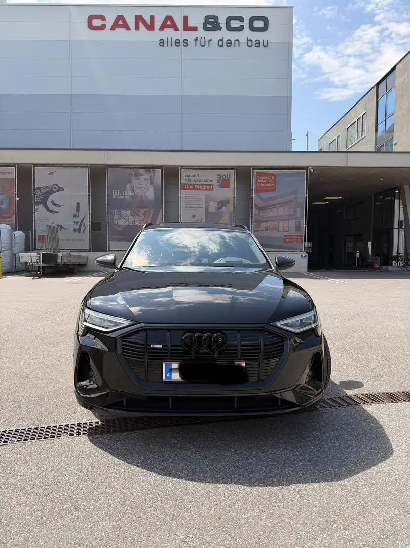 Audi Q8 e-tron 55 Sportback Schwarz - 2