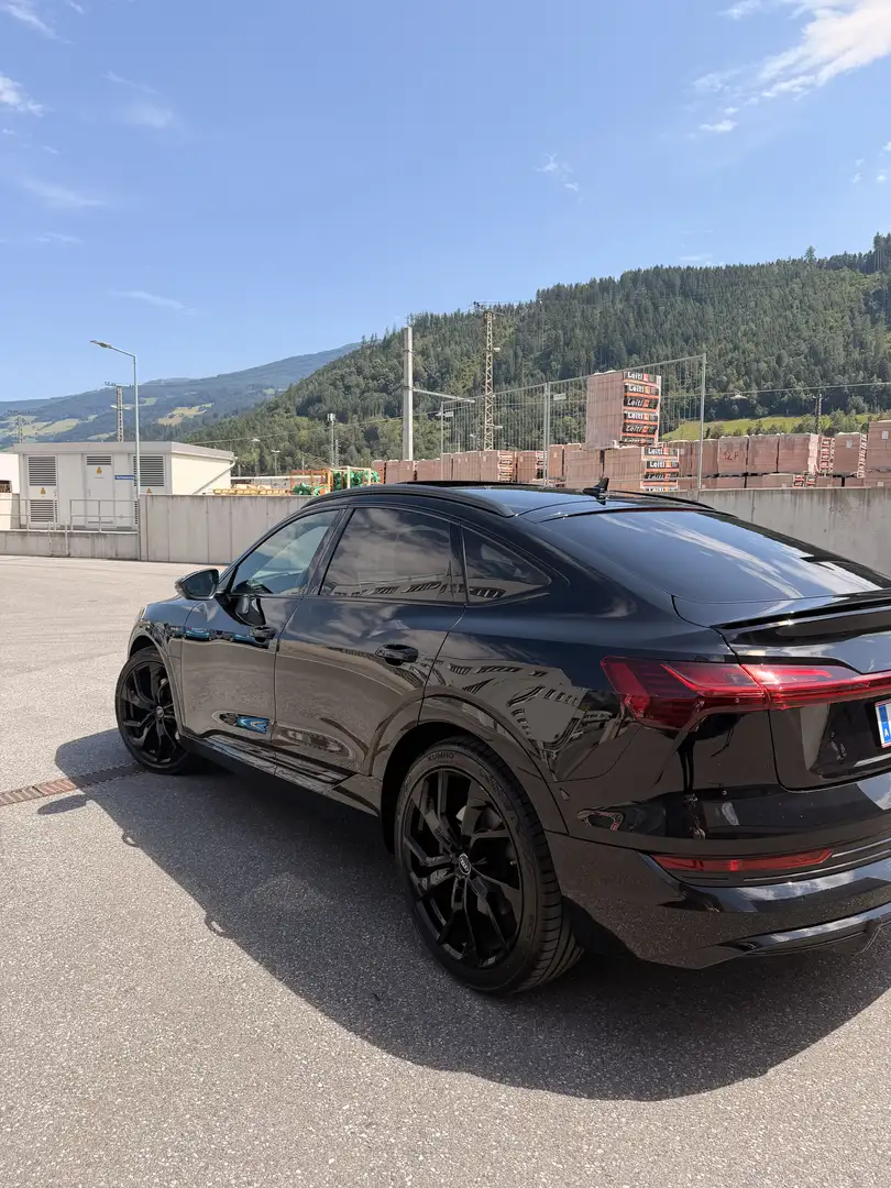 Audi Q8 e-tron 55 Sportback Schwarz - 1