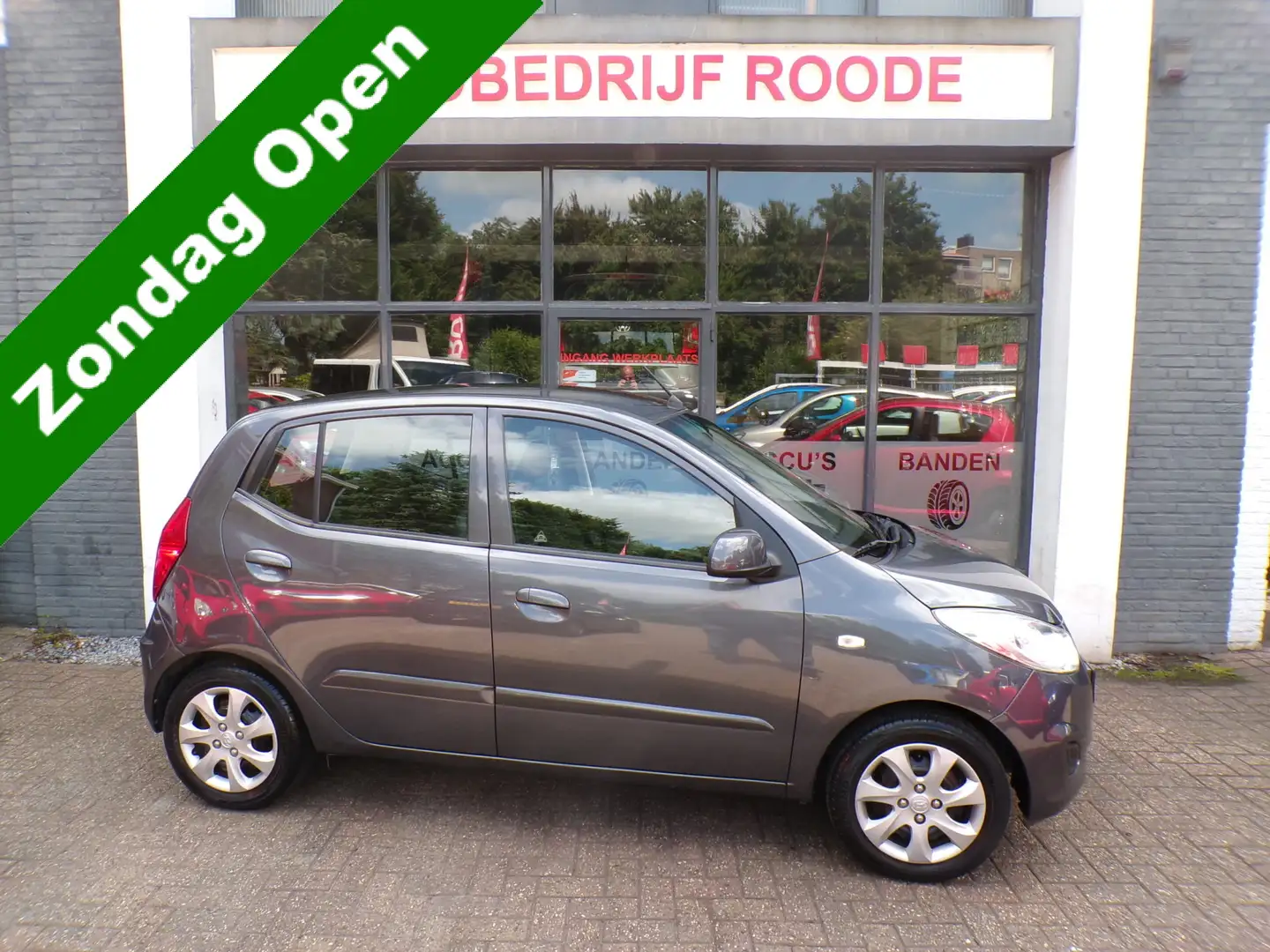 Hyundai i10 1.1 Dynamic Cool AUTOMAAT,AIRCO,ZEER MOOI !! ""ZON Grijs - 1