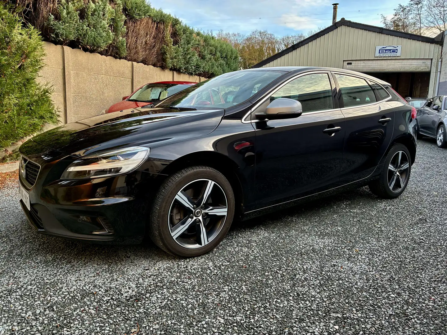 Volvo V40 V40 1.5 T2 AUT. R-Design Geartronic 74863 km Noir - 1