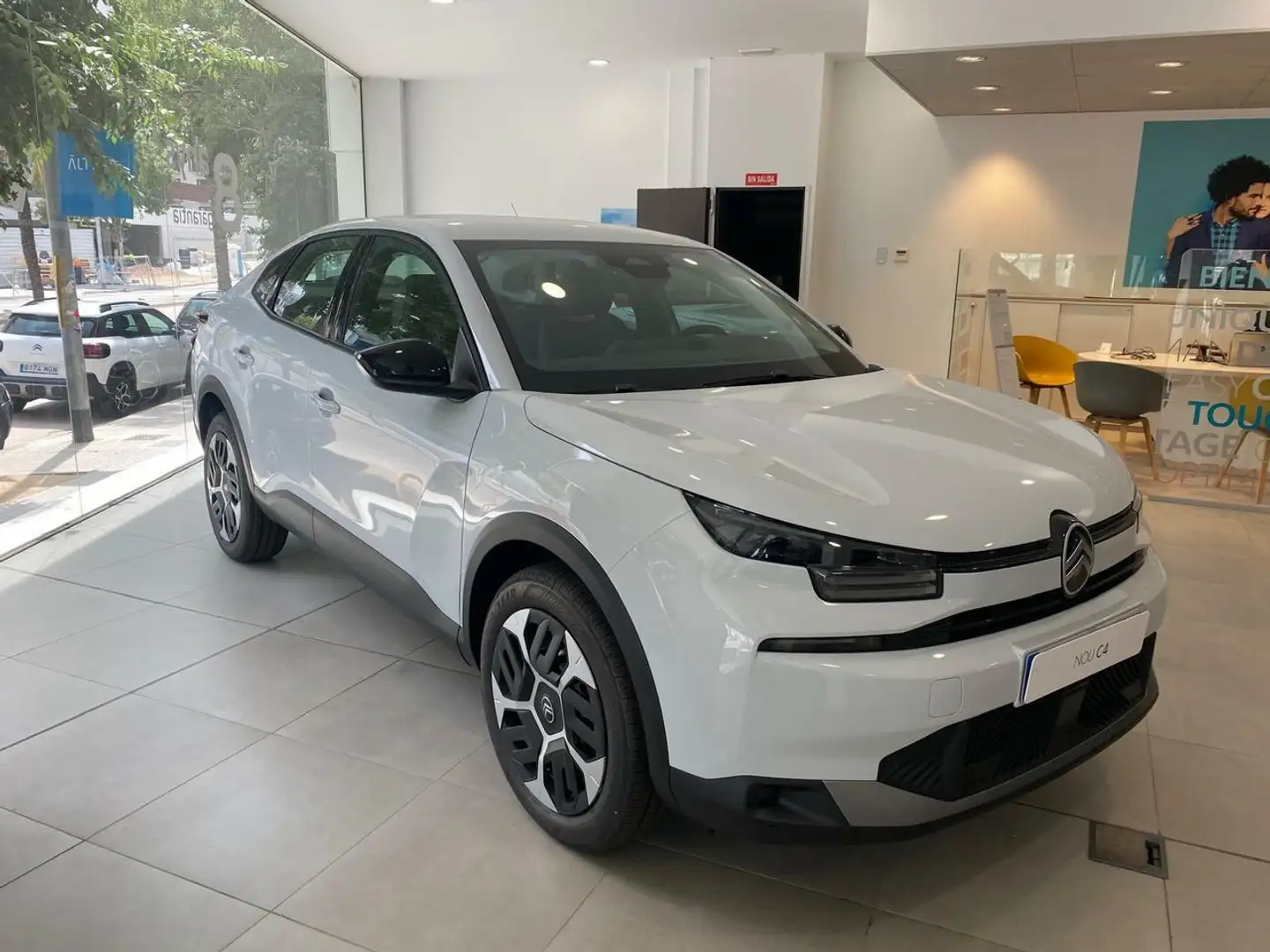 Citroen C4 X Hybrid 136 e-DCS6 Plus Blanc - 2