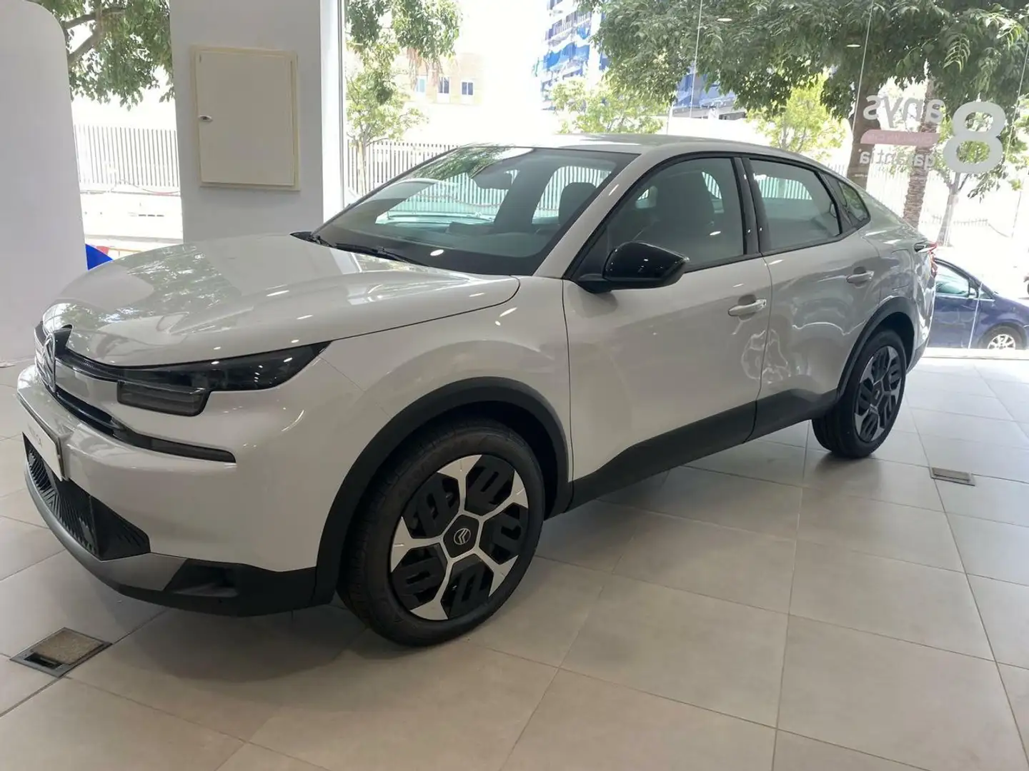 Citroen C4 X Hybrid 136 e-DCS6 Plus Blanc - 1