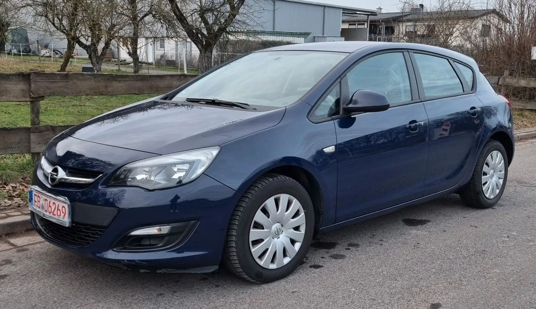 Opel Astra J Lim. 5-trg. Selection Blau - 2