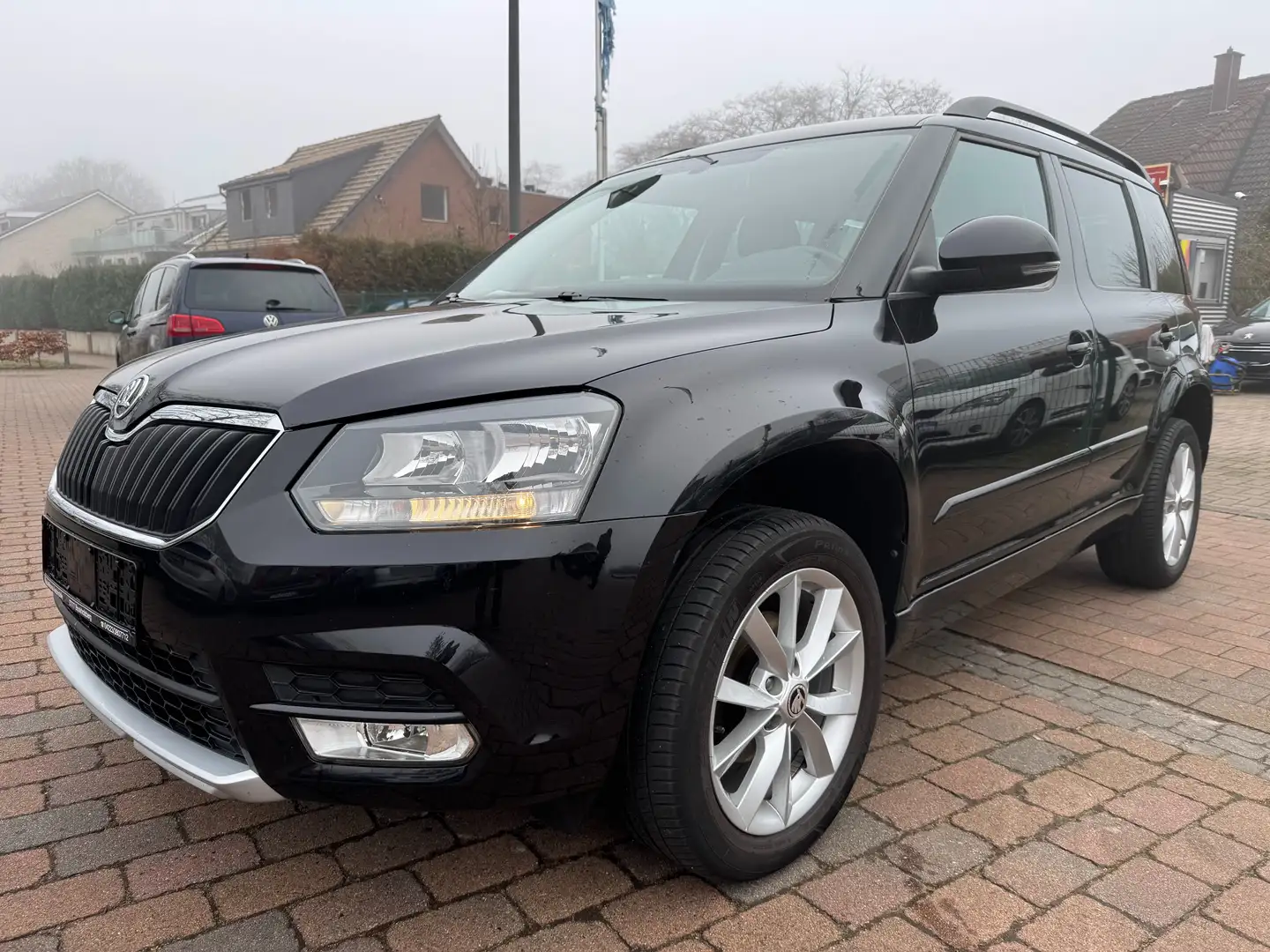 Skoda Yeti Ambition- KLIMA+NAV+SHZ +TEMPOMAT Schwarz - 1