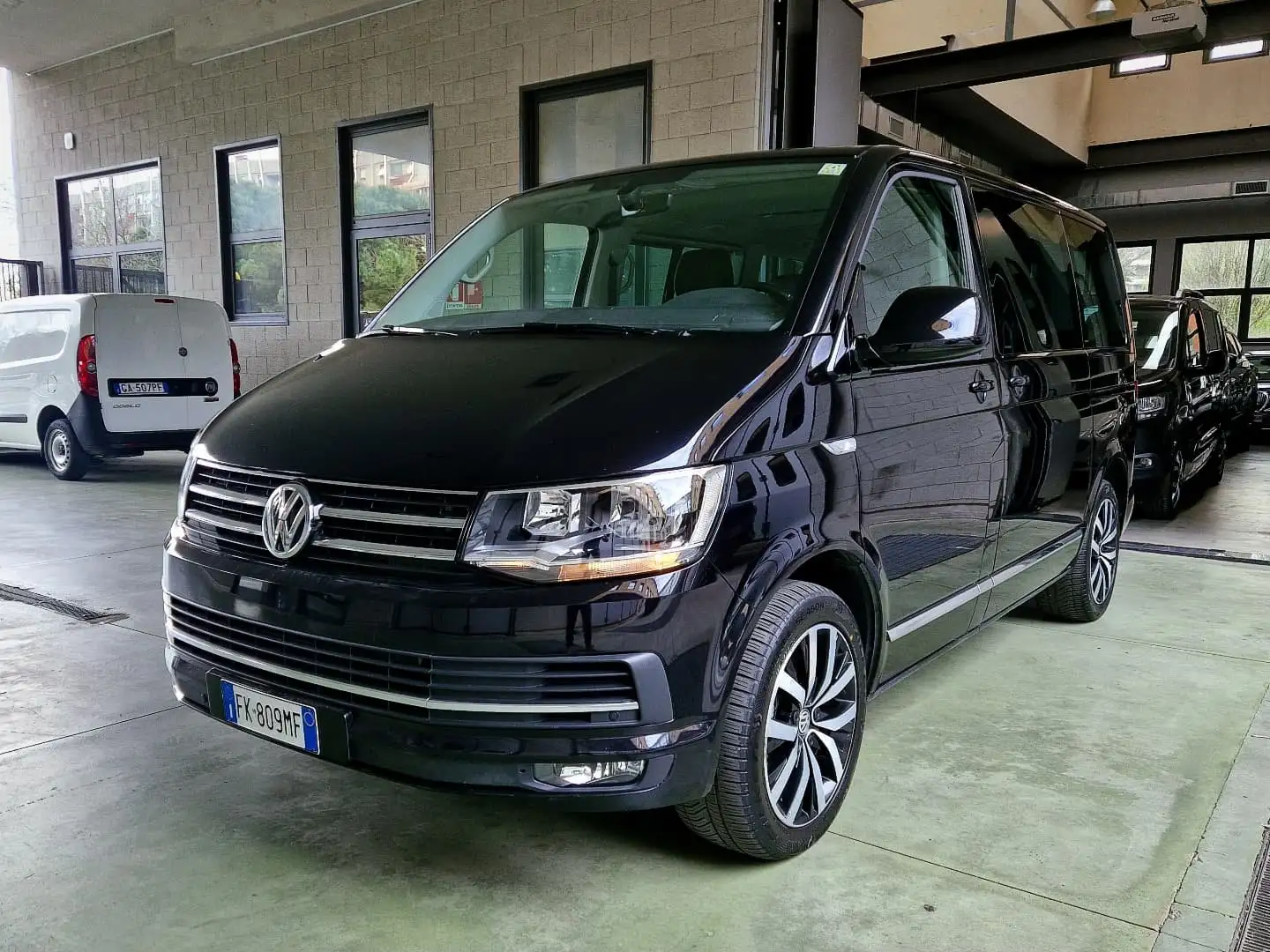 Volkswagen T6 Multivan 2.0 tdi Highline 204cv dsg - 1