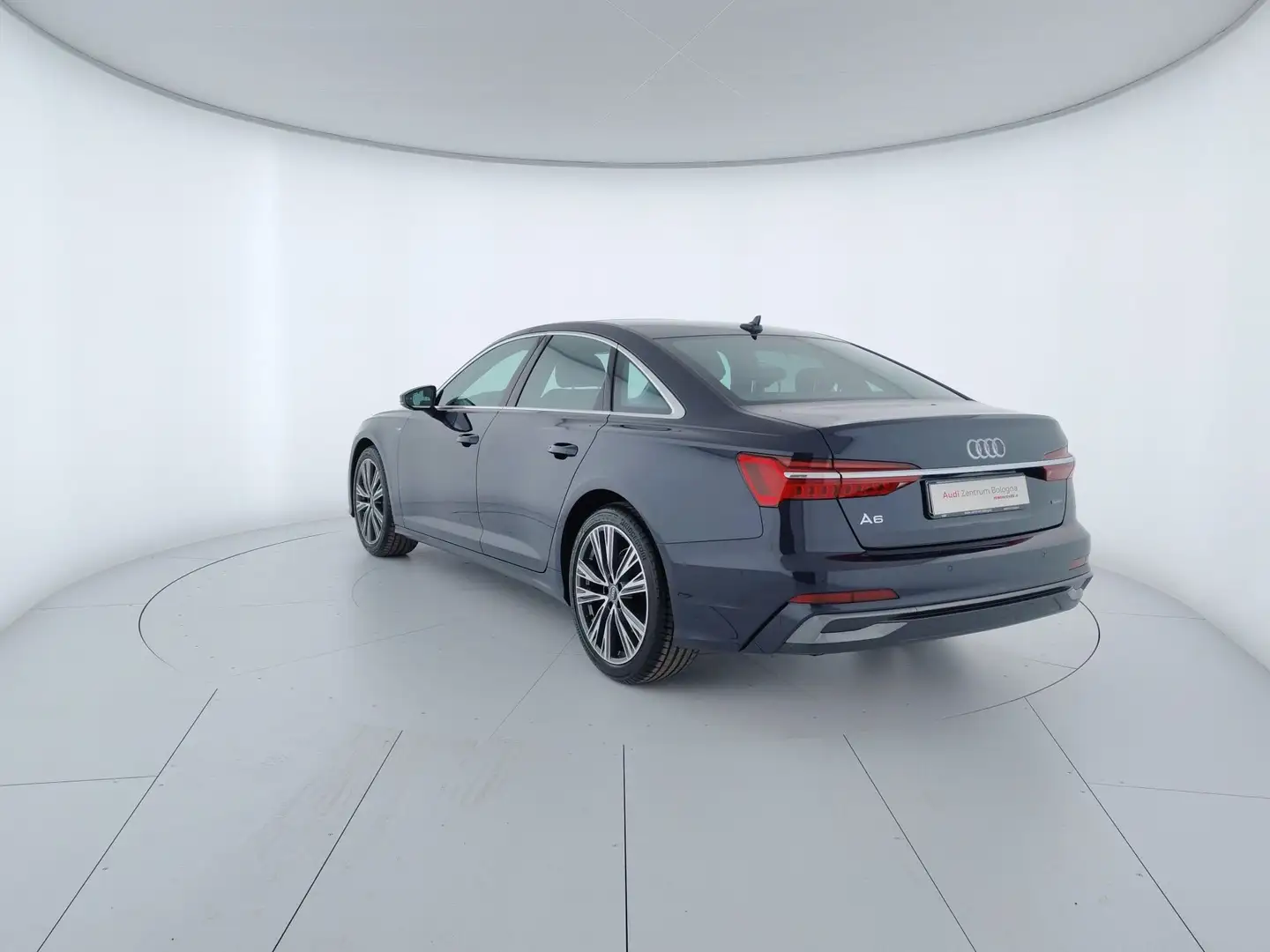 Audi A6 40 2.0 TDI quattro ultra S tronic S line edition Modrá - 2