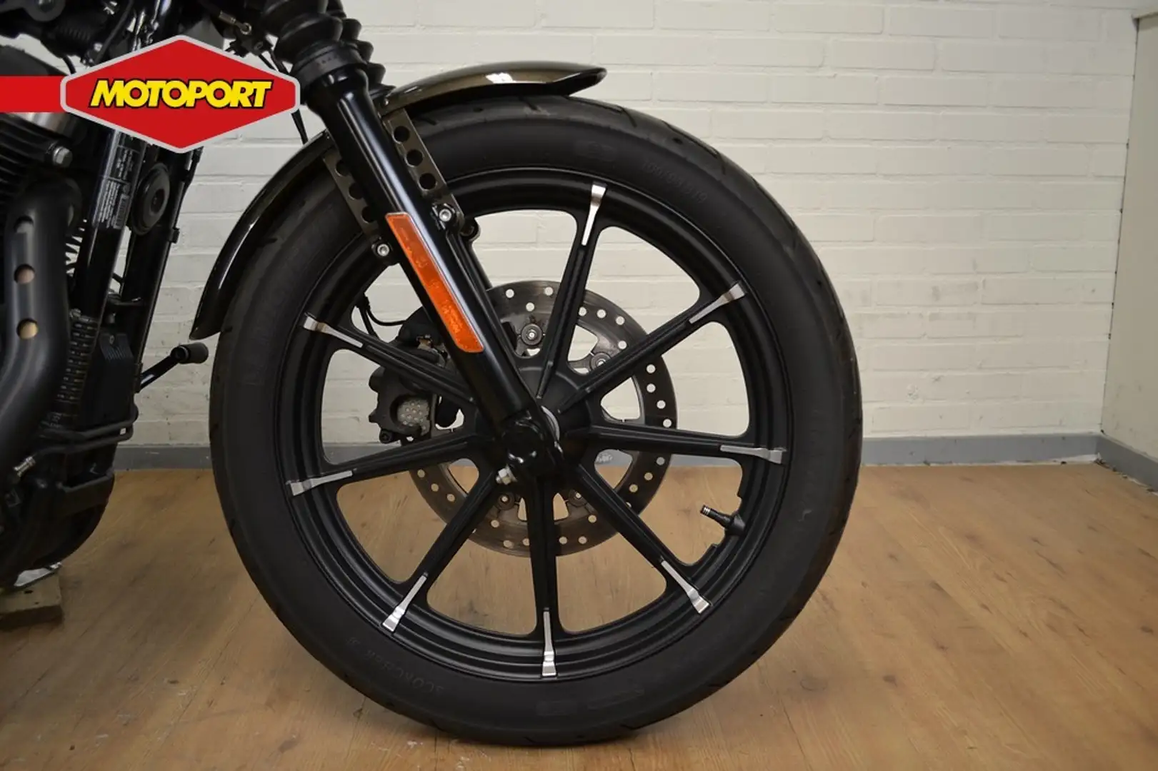 Harley-Davidson XL 883 IRON Bruin - 2