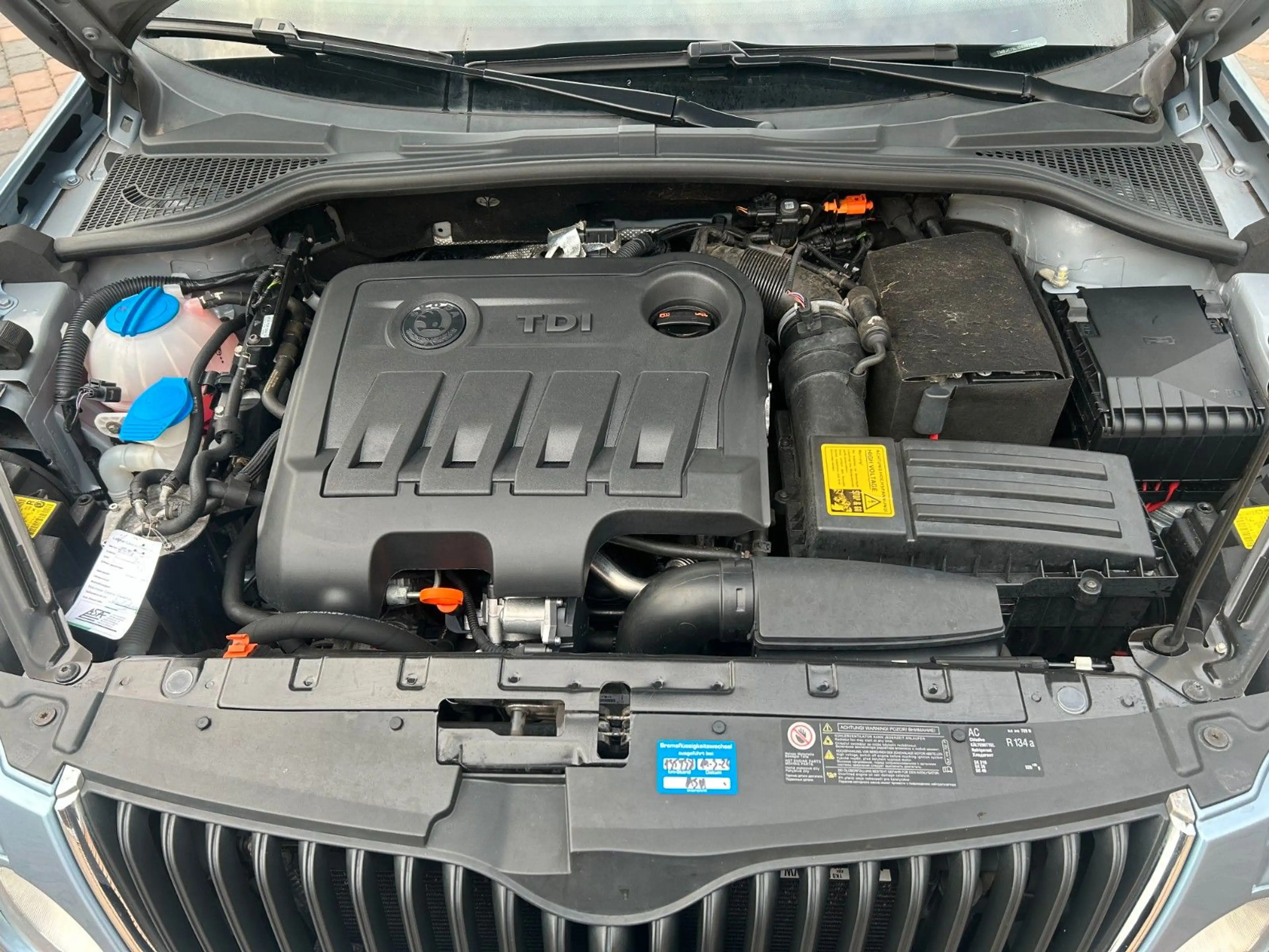 Skoda Yeti 2,0TDI Active Plus Edition AHK, Shz — photo 15