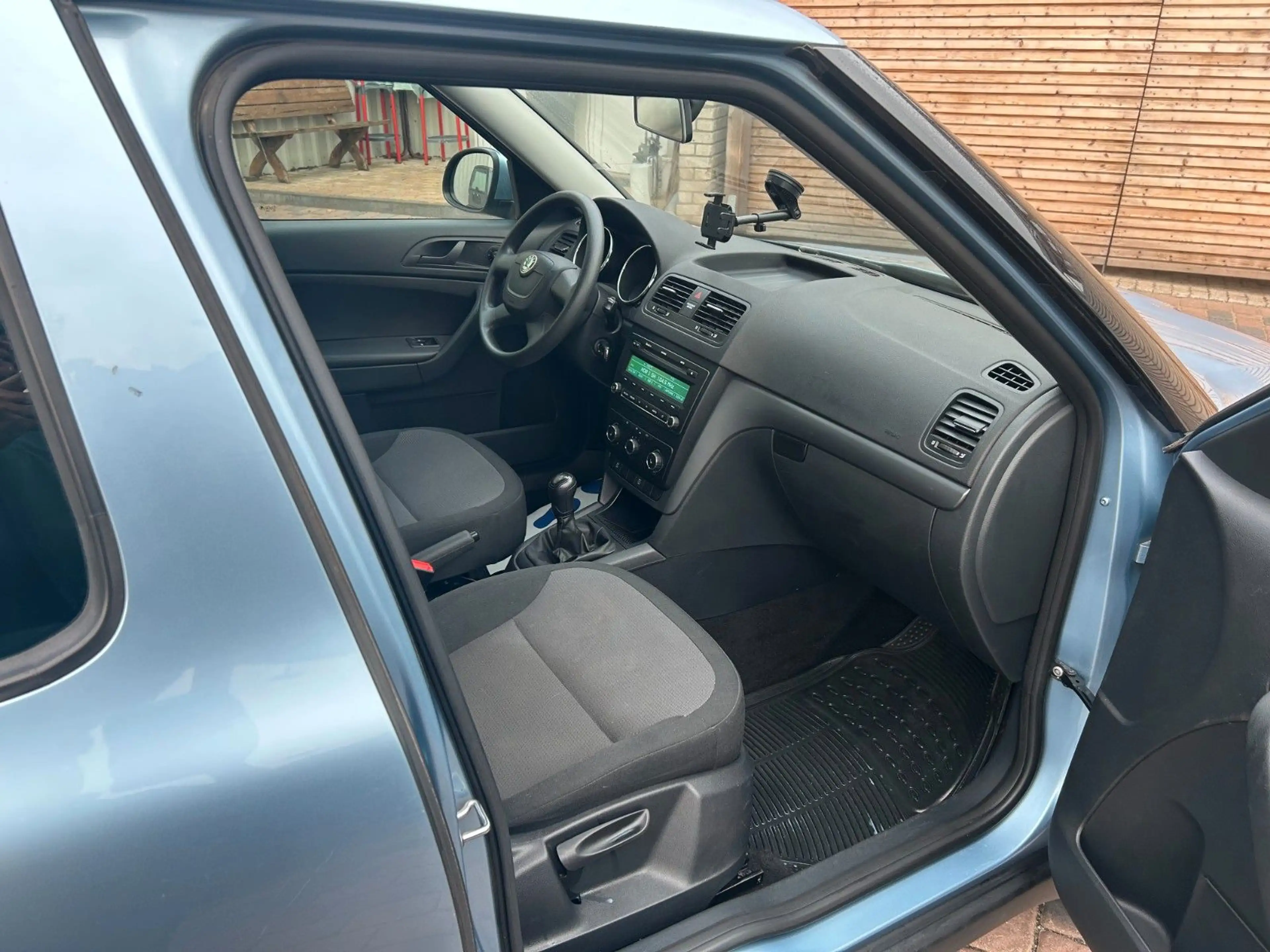 Skoda Yeti 2,0TDI Active Plus Edition AHK, Shz — photo 14