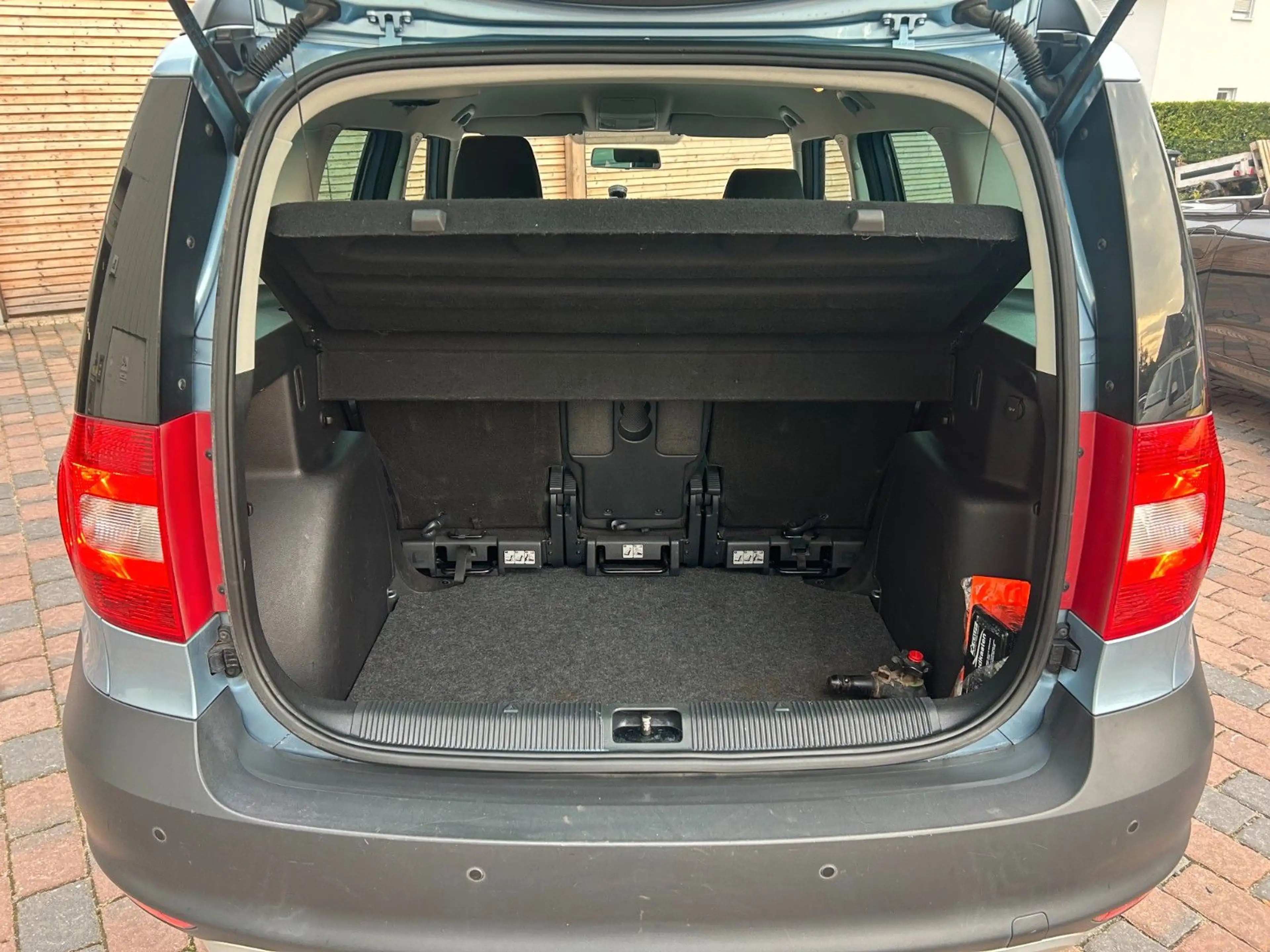 Skoda Yeti 2,0TDI Active Plus Edition AHK, Shz — photo 7