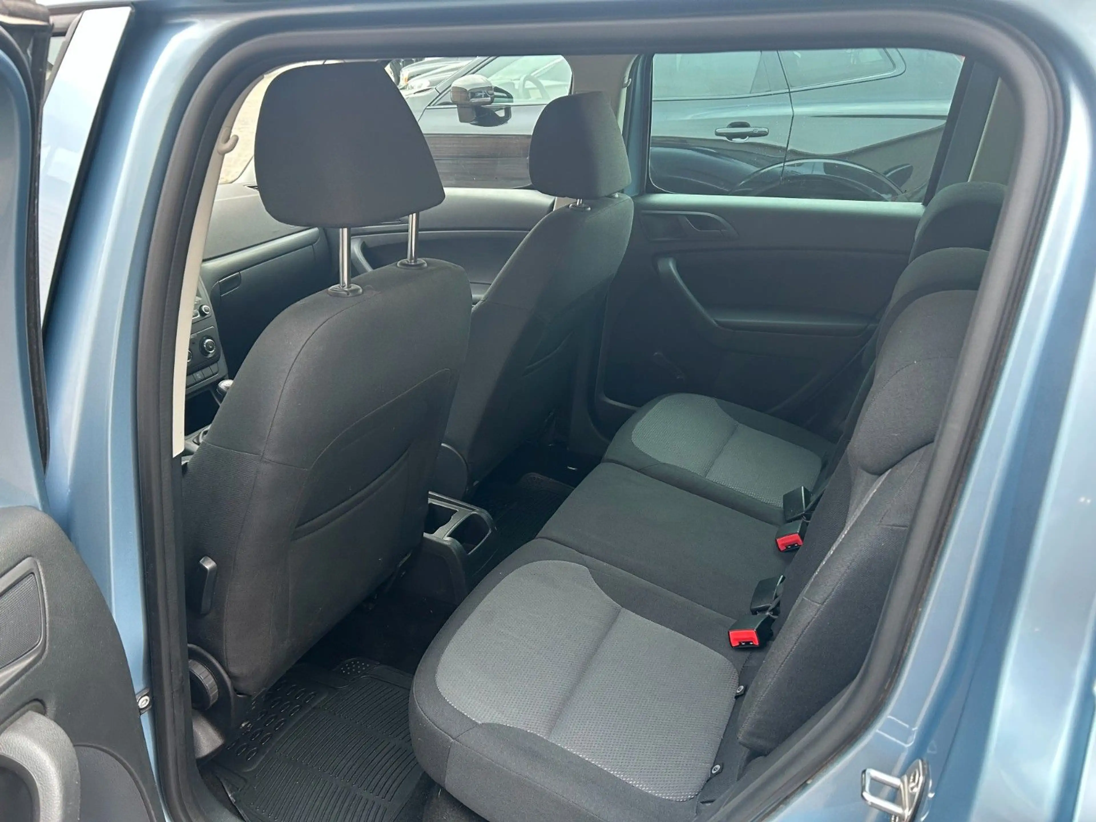 Skoda Yeti 2,0TDI Active Plus Edition AHK, Shz — photo 12