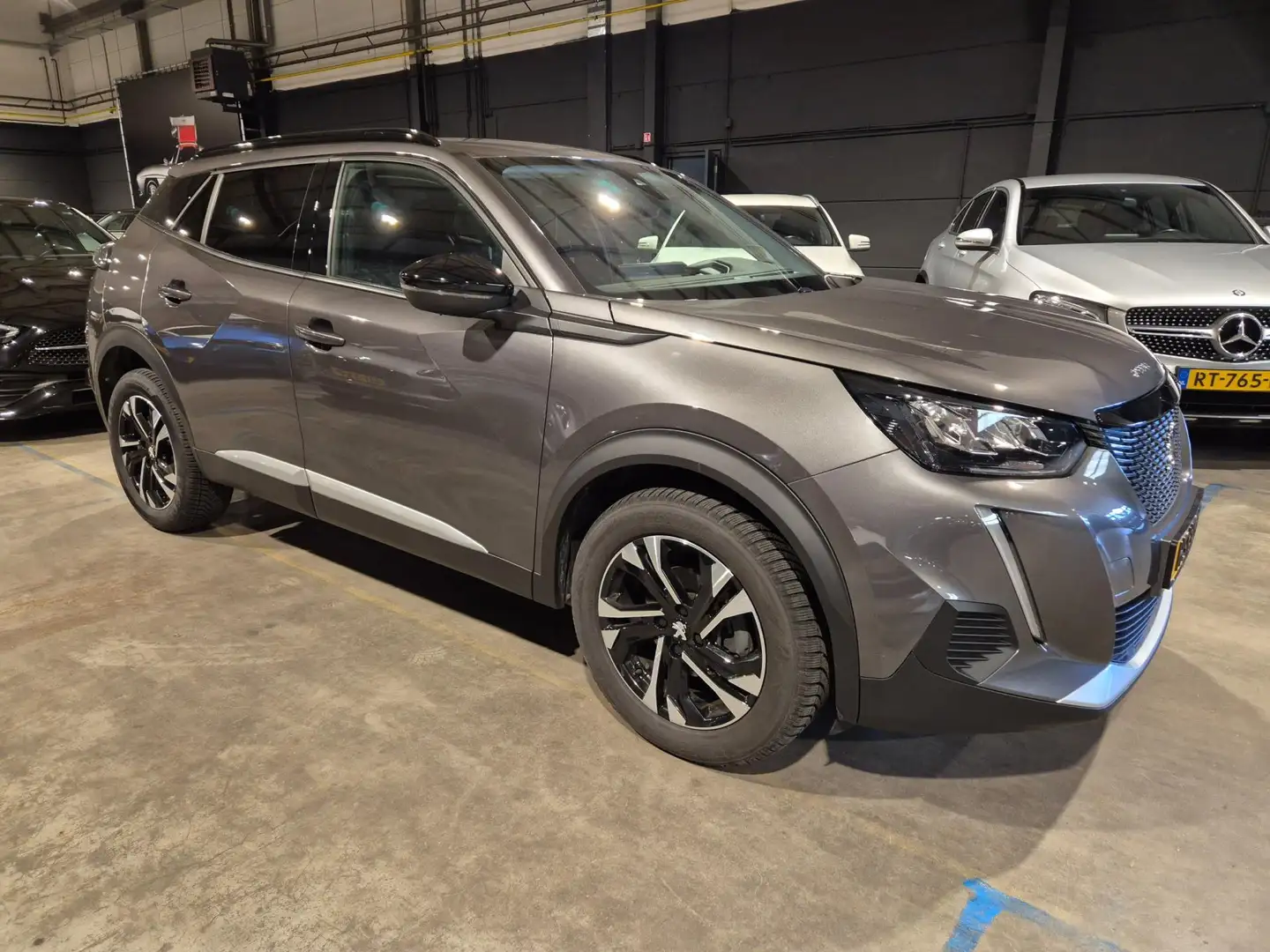 Peugeot 2008 1.2 PureTech Allure Pack - 130 pk - 3D i-Cockpit - Grijs - 2