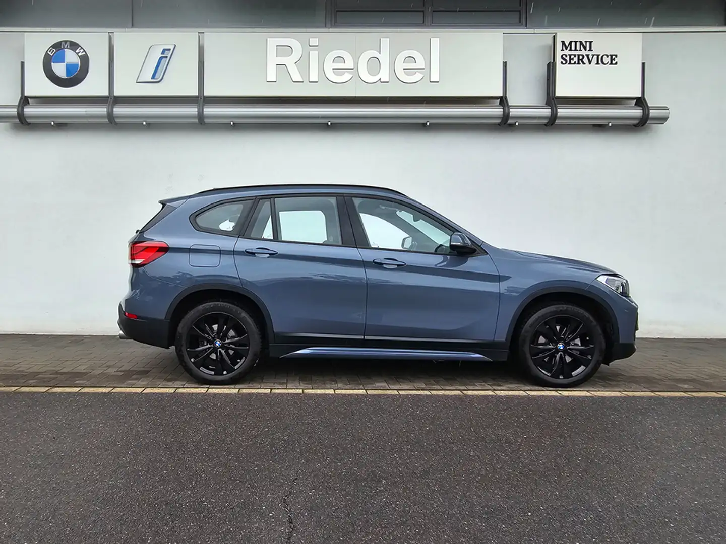 BMW X1 sDrive18d Sport Line Navi*PDC*HIFI*LED*18"LMR Grey - 2
