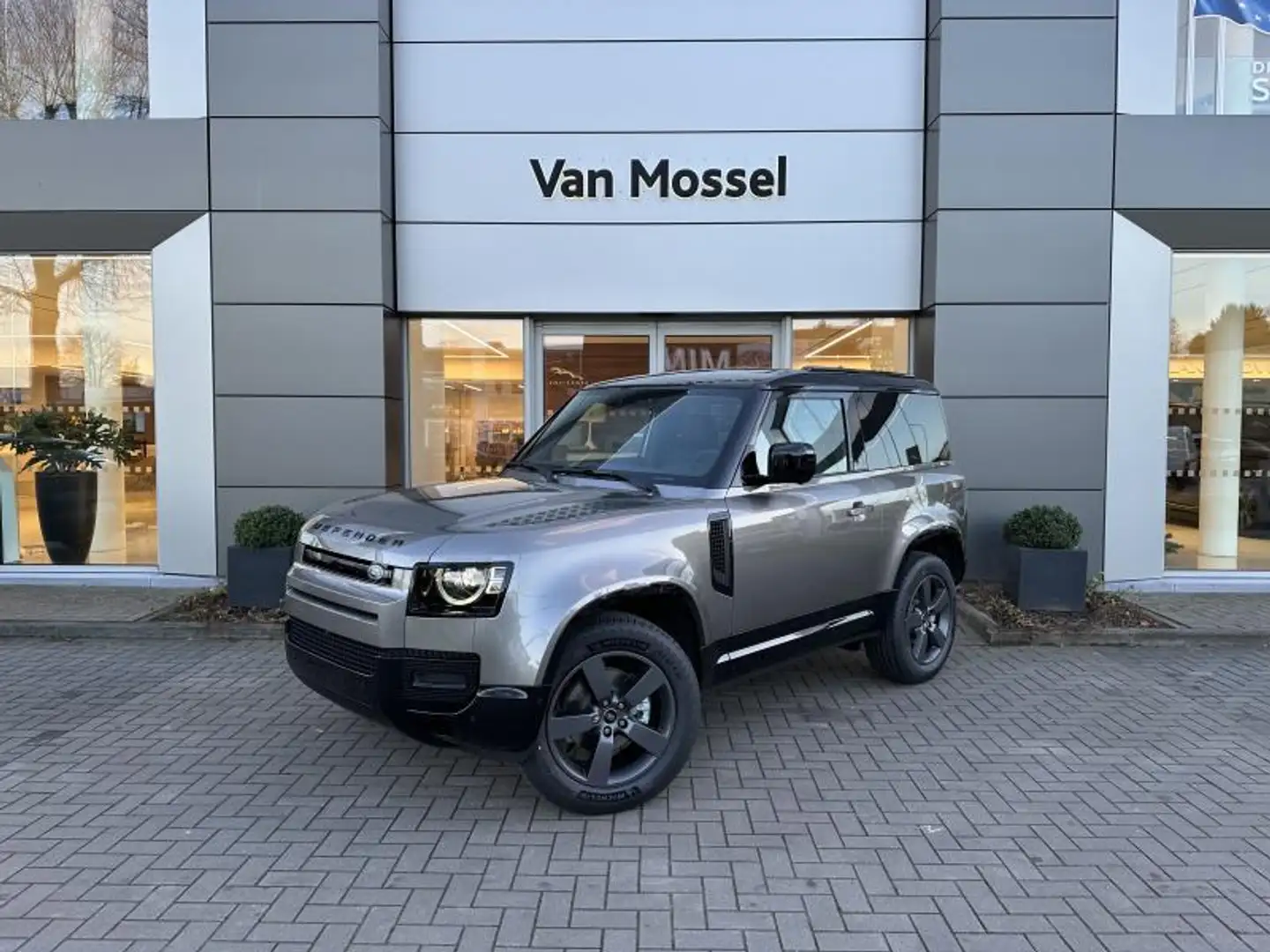 Land Rover Defender 90 D200 X-Dynamic SE AWD Auto. 25MY Zilver - 1