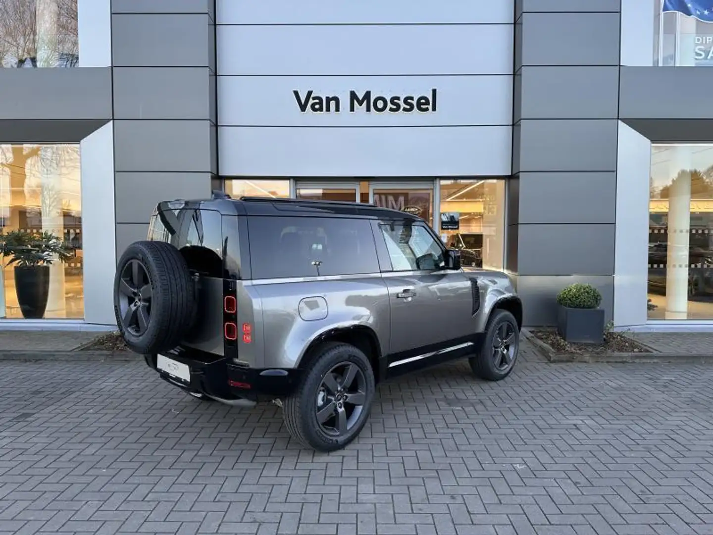 Land Rover Defender 90 D200 X-Dynamic SE AWD Auto. 25MY Zilver - 2
