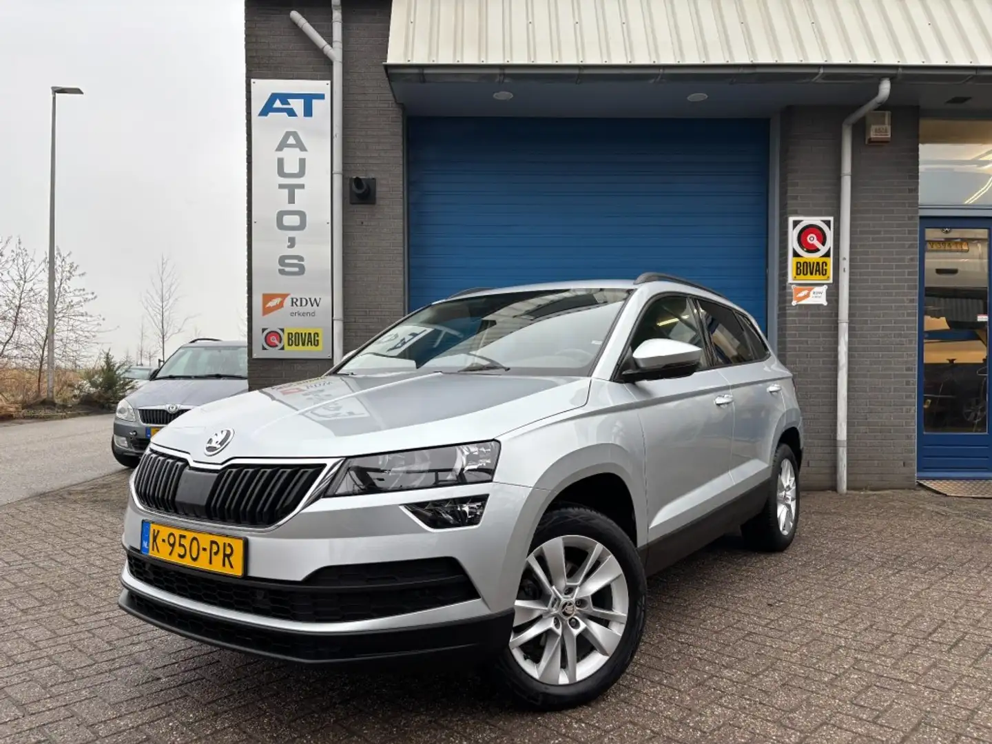 Skoda Karoq 1.5 TSI ACT BUS. ED. Gris - 1