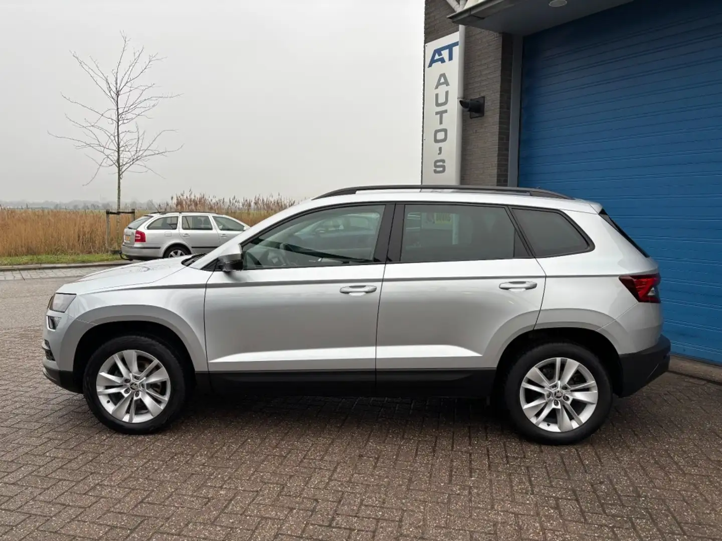 Skoda Karoq 1.5 TSI ACT BUS. ED. Gris - 2