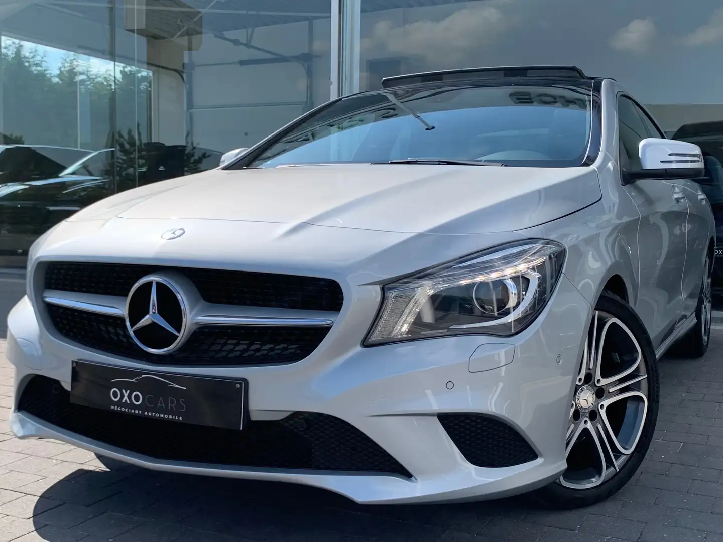 Mercedes-Benz CLA 200 CLA180D Xenon / Gps / Toit Pano / Cruise / PDC / Gris - 1