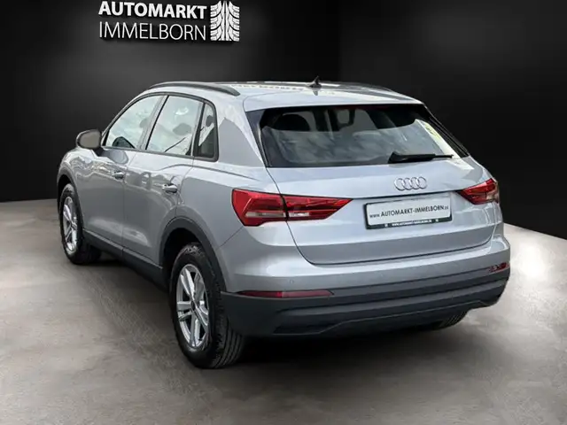 Audi Q3 view 5