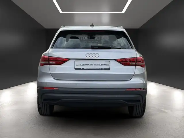 Audi Q3 view 10
