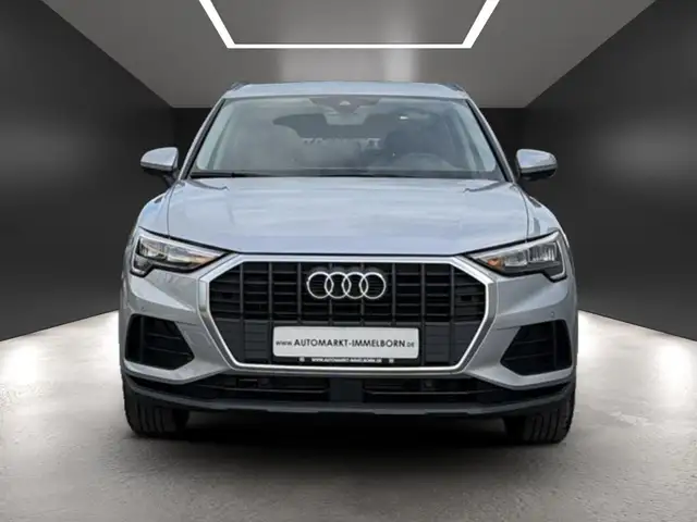 Audi Q3 view 9