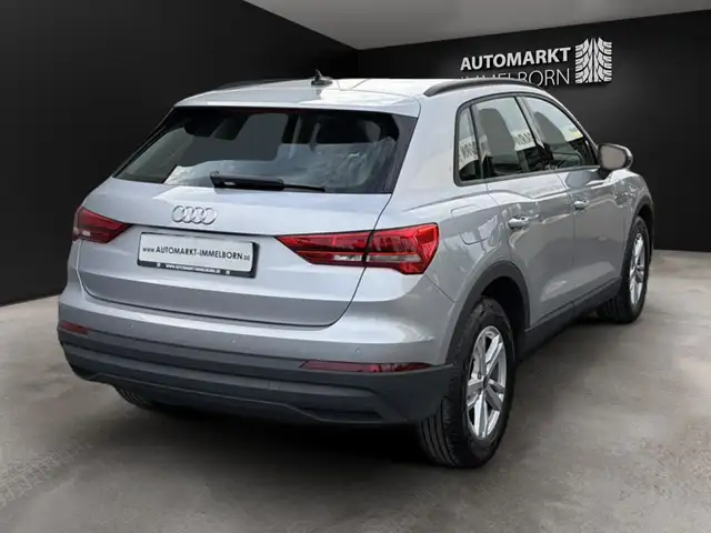 Audi Q3 view 7