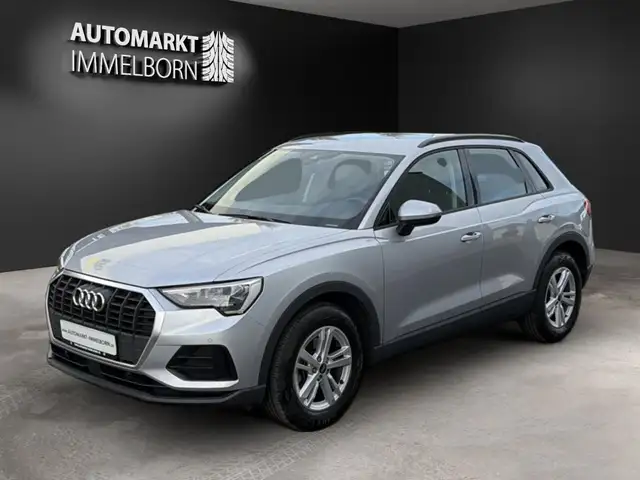 Audi Q3 view 4