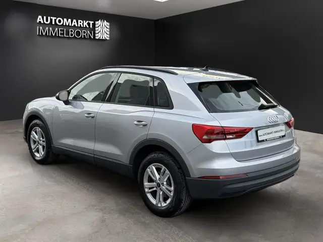 Audi Q3 view 6