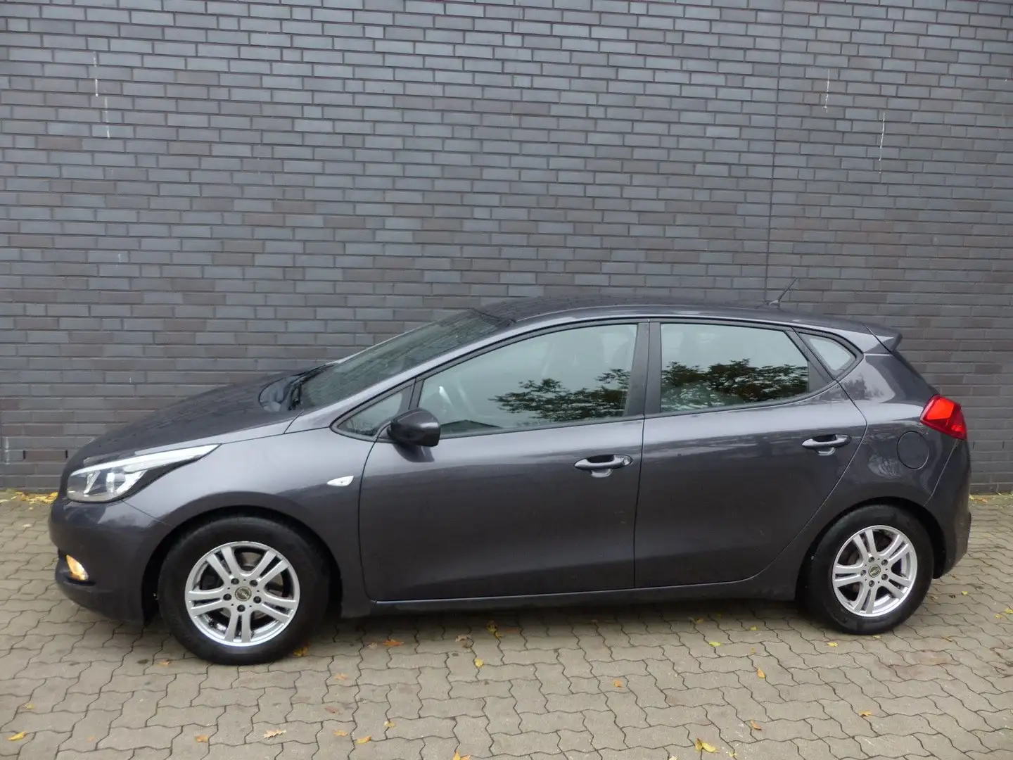 Kia Ceed / cee'd 1.4 CRDi  Klima/Bluetooth/2.Hd/PDC Grau - 1