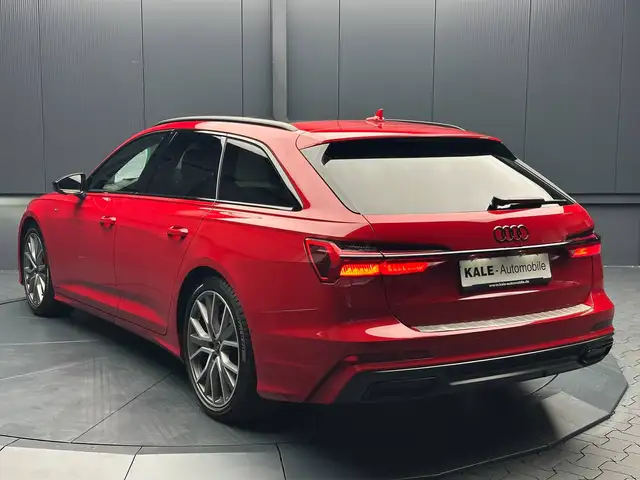 Audi A6 Avant view 3