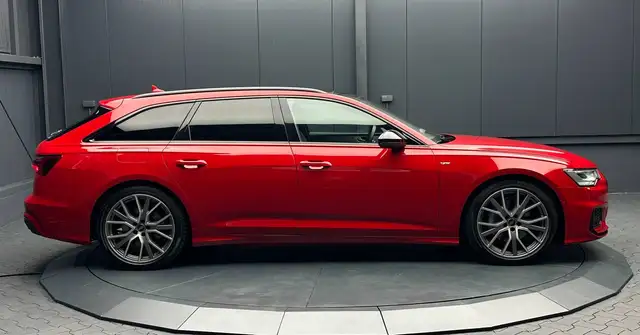 Audi A6 Avant view 6