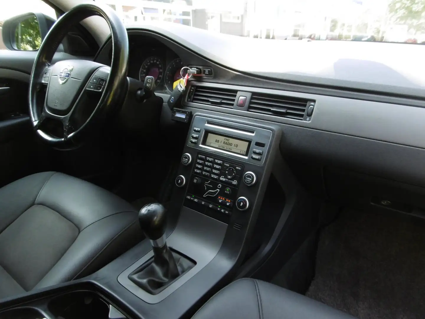 Volvo V70 1.6D 109pk Kinetic Clima Cruise Trekhaak 1300kg 20 Noir - 2