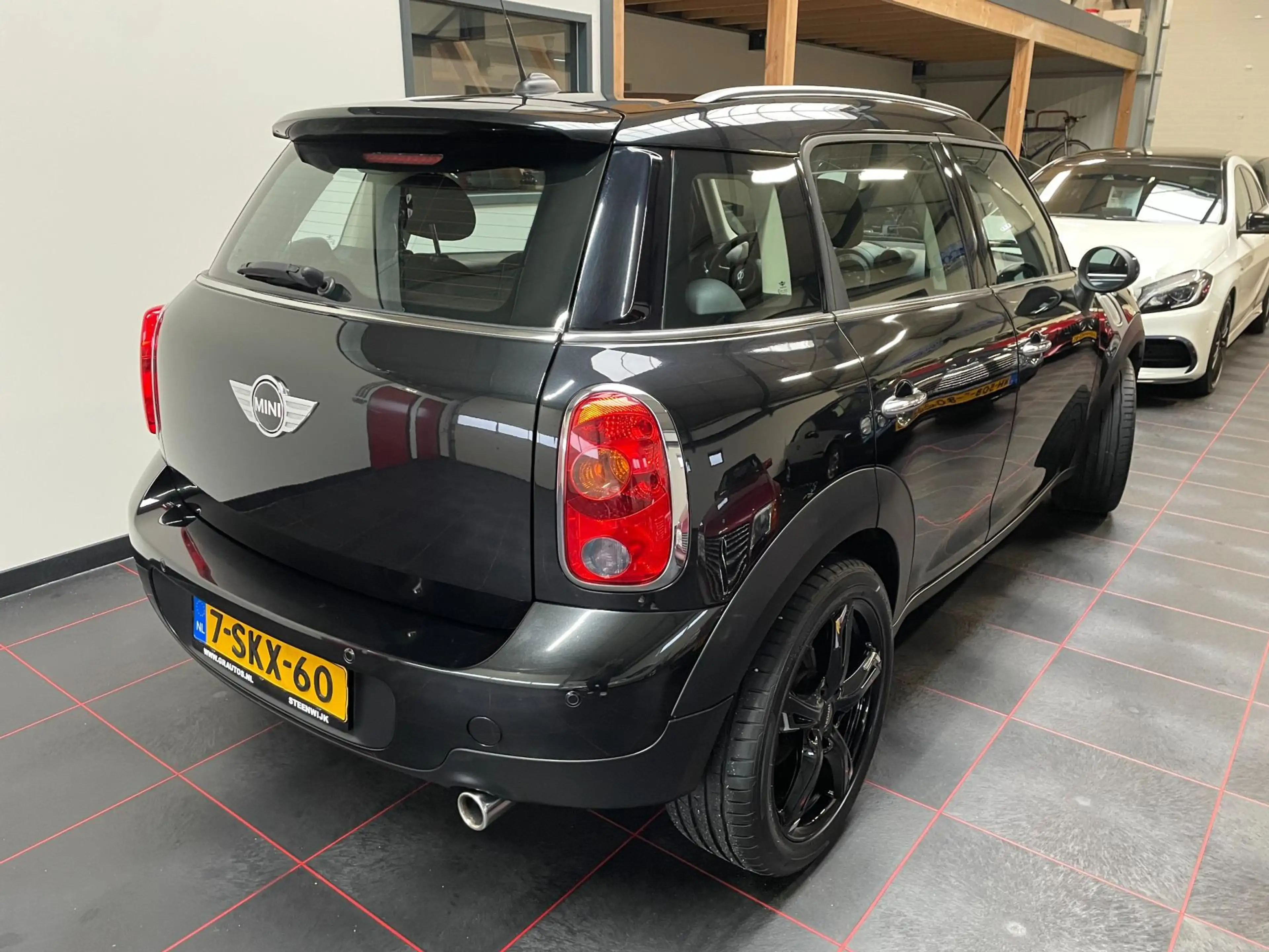 MINI One Countryman Mini 1.6 Holland Street — photo 3