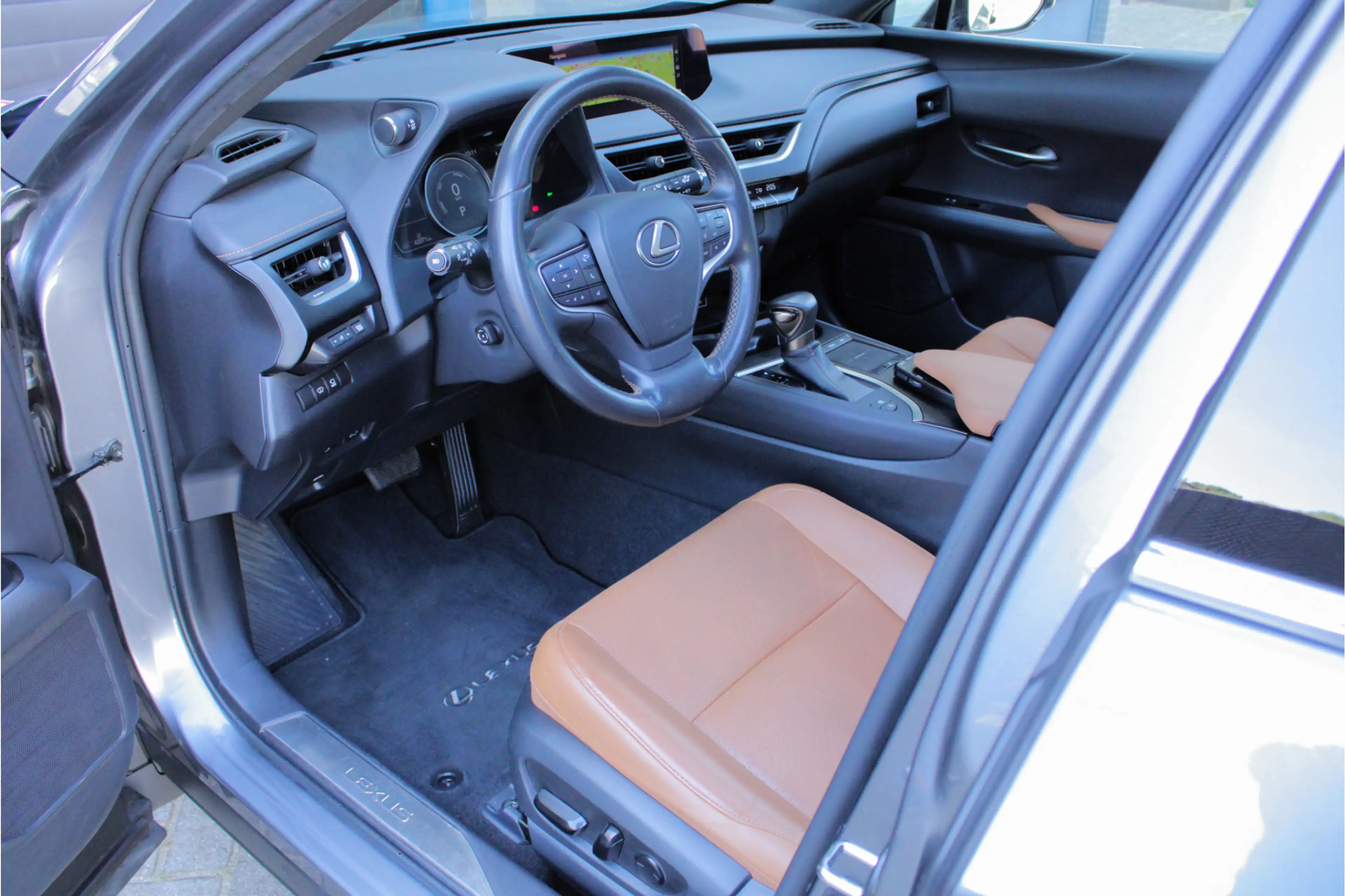 Lexus UX 250h Executive Line |President Pack|360 camera|elek sto — photo 5