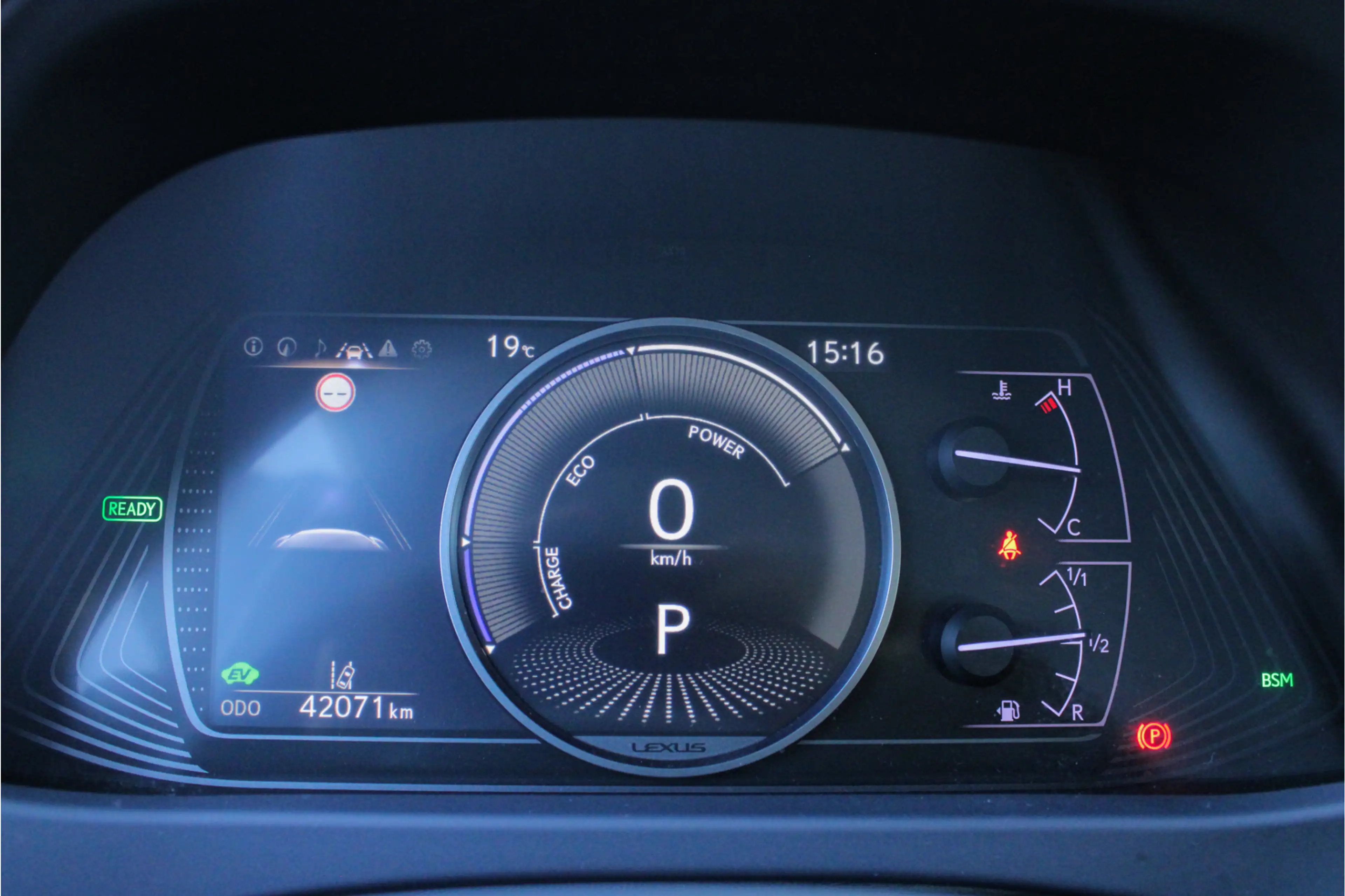 Lexus UX 250h Executive Line |President Pack|360 camera|elek sto — photo 6
