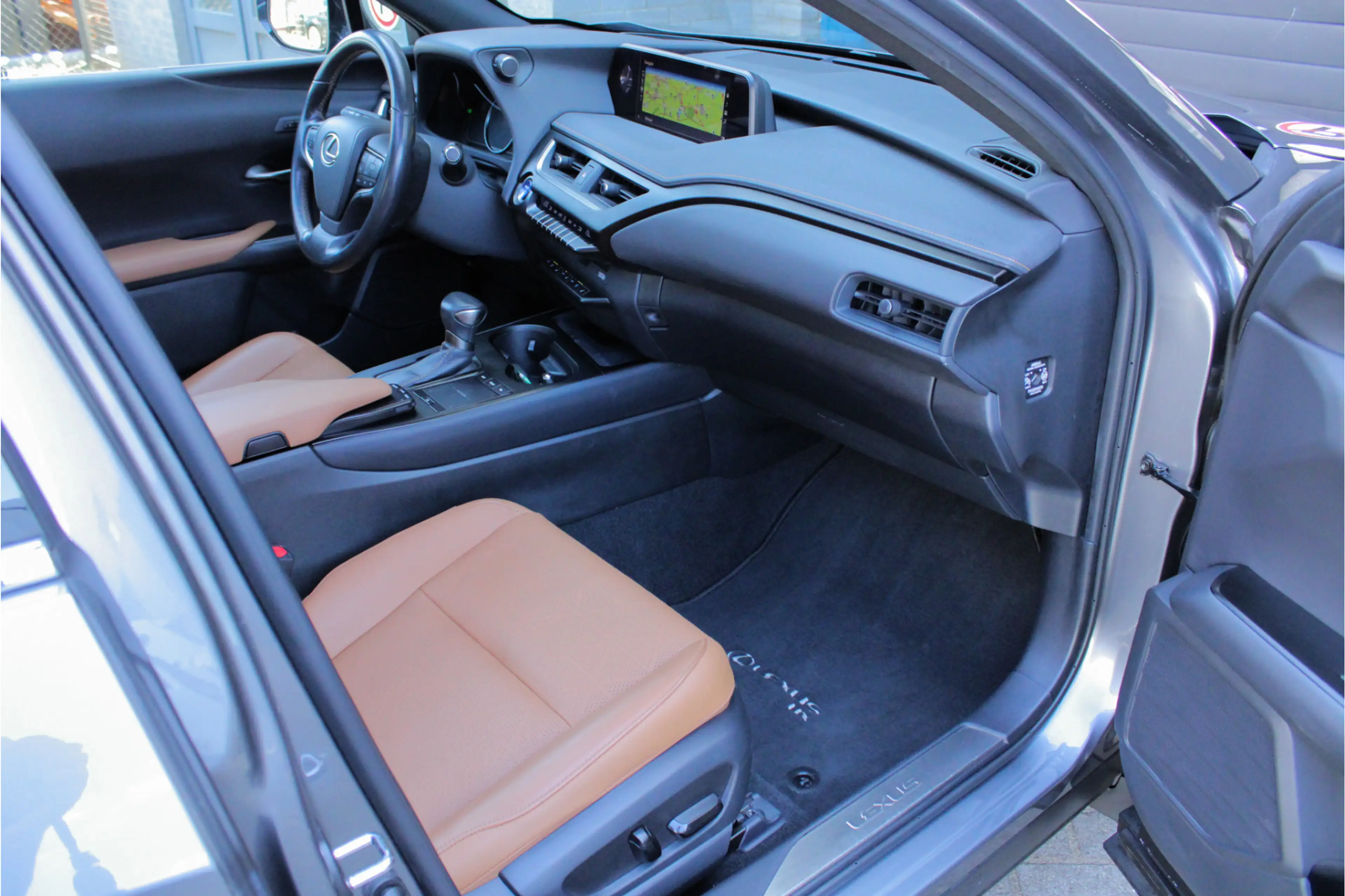Lexus UX 250h Executive Line |President Pack|360 camera|elek sto — photo 4