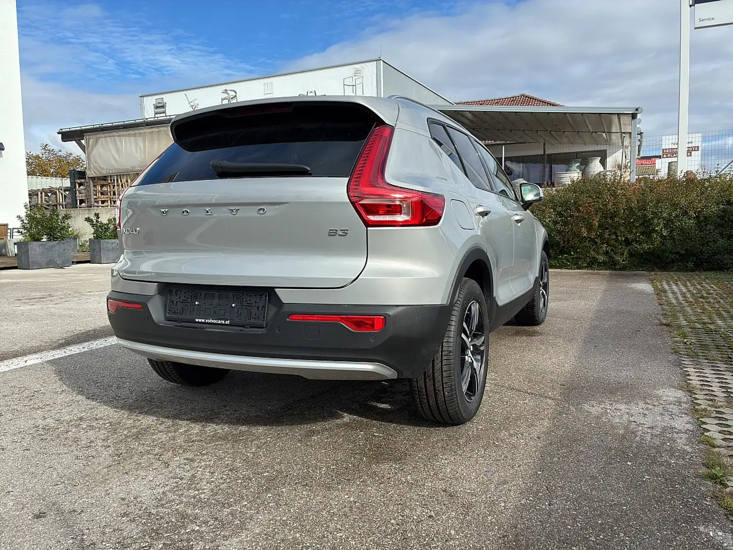 Volvo XC40 B3 Core Aut. Silber - 2