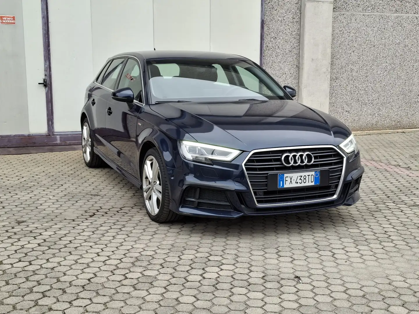 Audi A3 SPB 30 1.6 tdi Admired s-tronic *EURO 6B* Bleu - 1