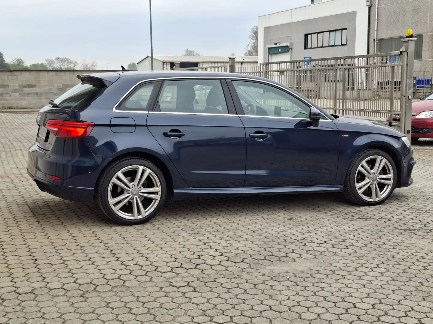 Audi A3 SPB 30 1.6 tdi Admired s-tronic *EURO 6B* Bleu - 2