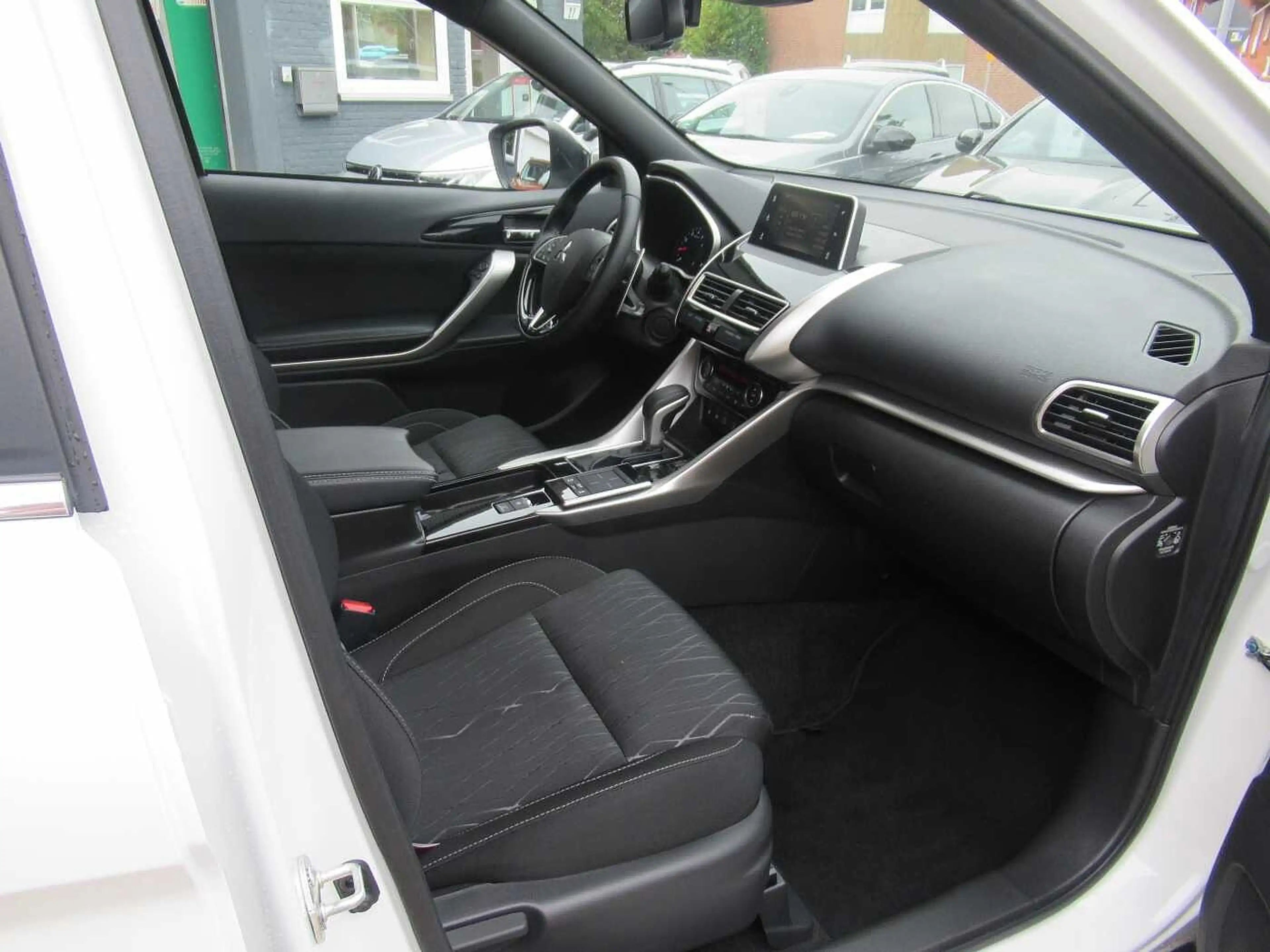 Mitsubishi Eclipse Cross 1.5 Spirit — photo 11