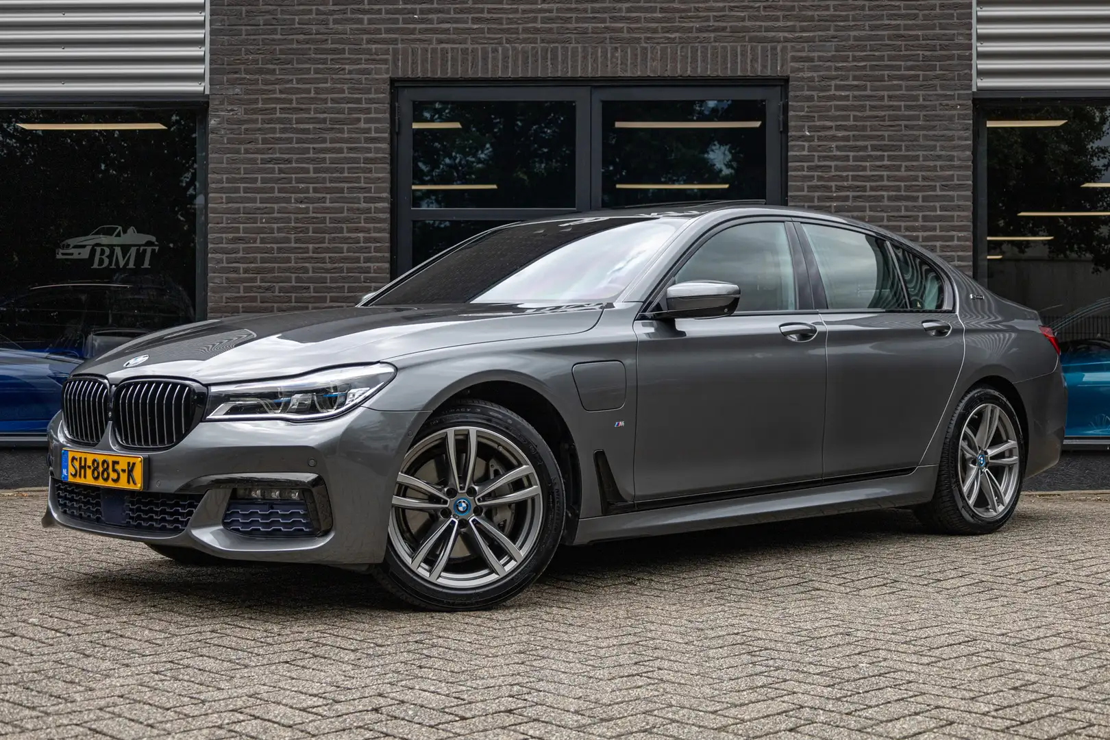 BMW 740 740e G11 iPerformance M Sport / Head-up / Laser / Grijs - 2