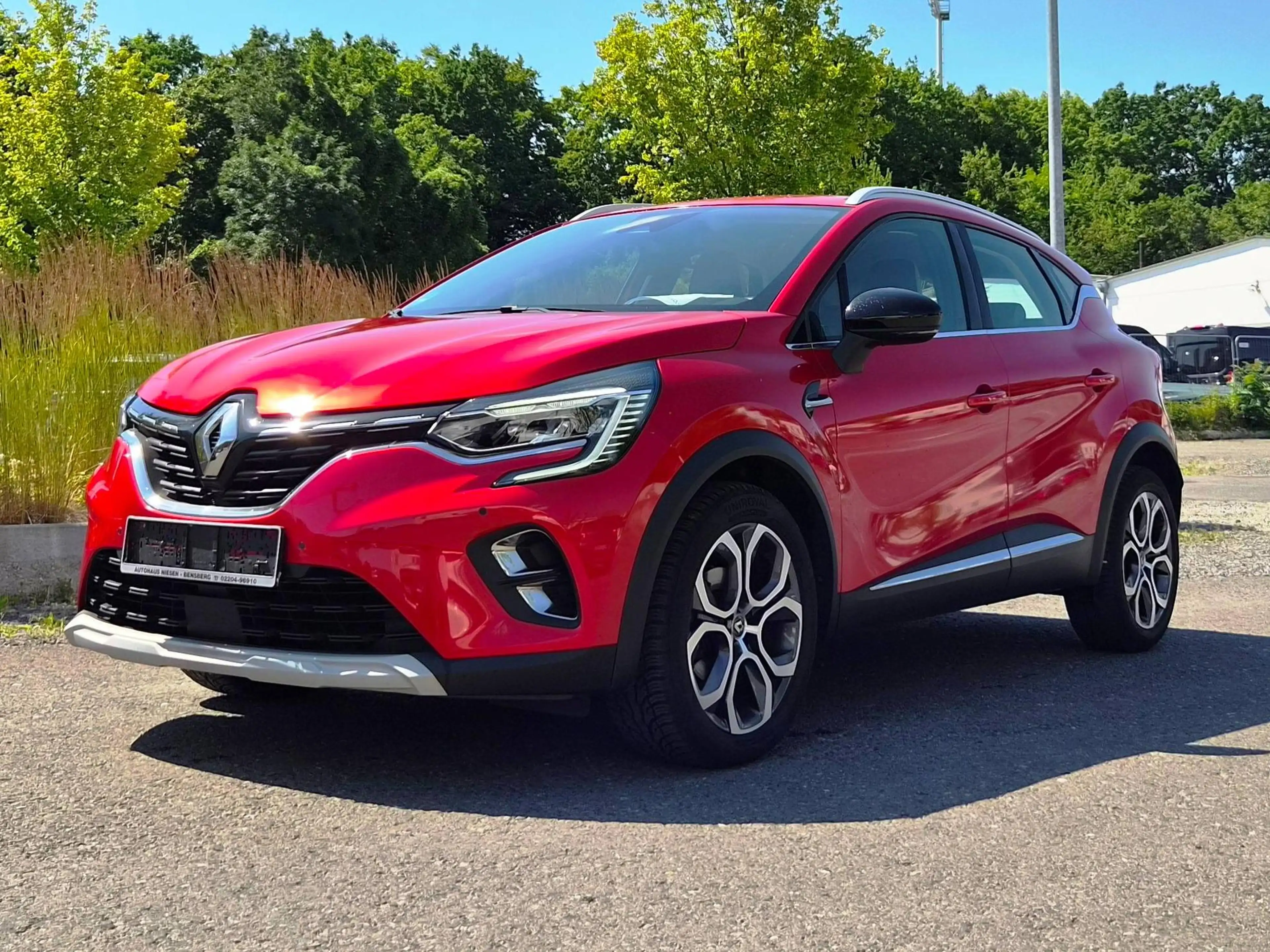 Renault Captur Intens/Automatik/52000km/Park Distanc/Navi/Teilleder/Wartung +Tüv Neu/Finanzierung ab 6,99%/