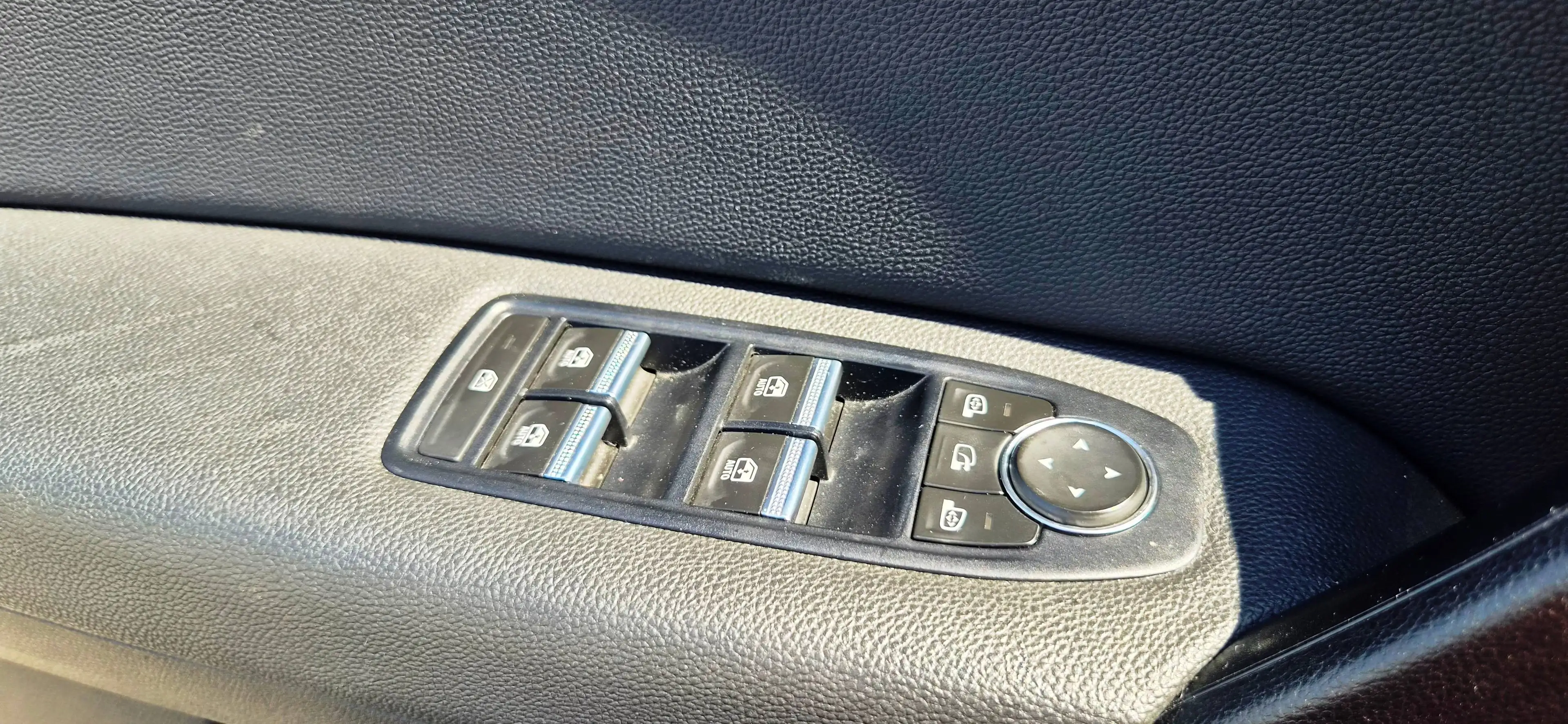 Renault Captur Intens/Automatik/52000km/Park Distanc/Navi/Teilleder/Wartung +Tüv Neu/Finanzierung ab 6,99%/ — photo 22