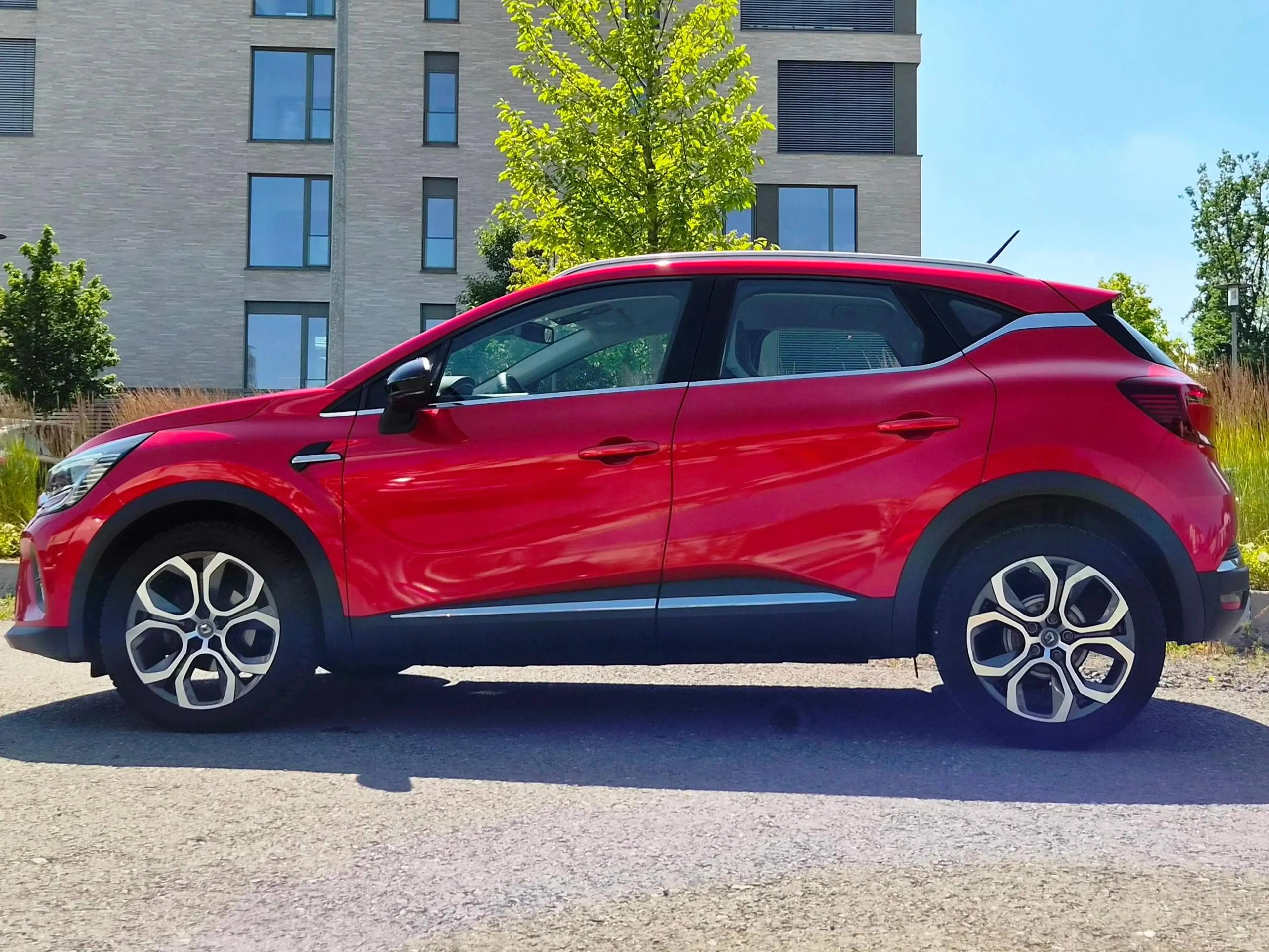 Renault Captur Intens/Automatik/52000km/Park Distanc/Navi/Teilleder/Wartung +Tüv Neu/Finanzierung ab 6,99%/ — photo 2