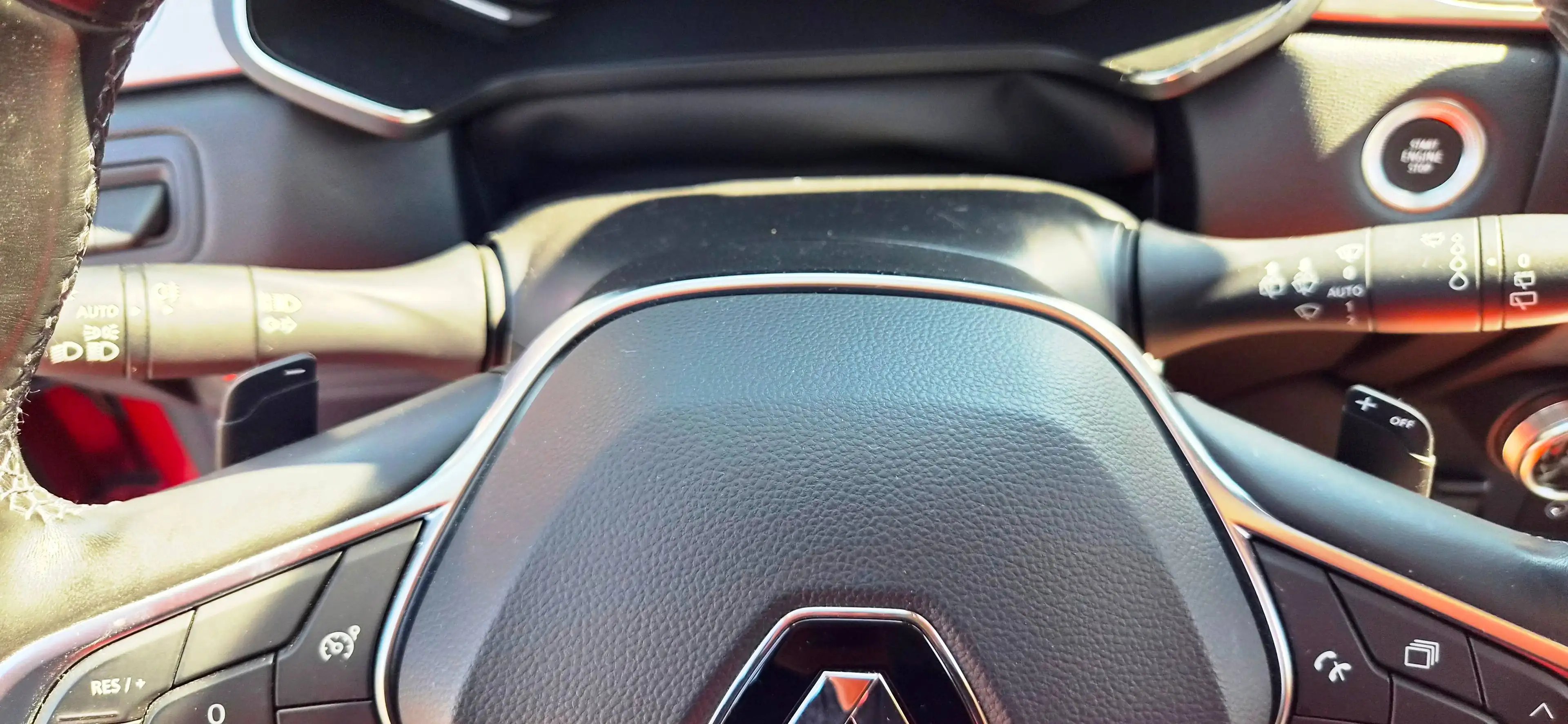 Renault Captur Intens/Automatik/52000km/Park Distanc/Navi/Teilleder/Wartung +Tüv Neu/Finanzierung ab 6,99%/ — photo 18