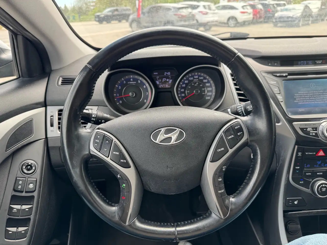 Hyundai ELANTRA снимка Hyundai ELANTRA