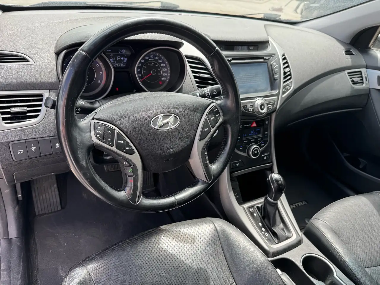 Hyundai ELANTRA снимка Hyundai ELANTRA