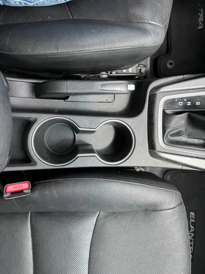 Hyundai ELANTRA снимка Hyundai ELANTRA