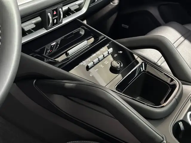 Porsche Cayenne view 25