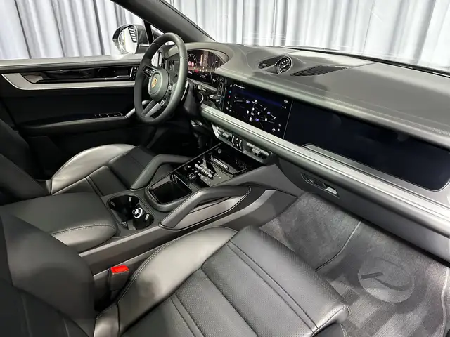 Porsche Cayenne view 11